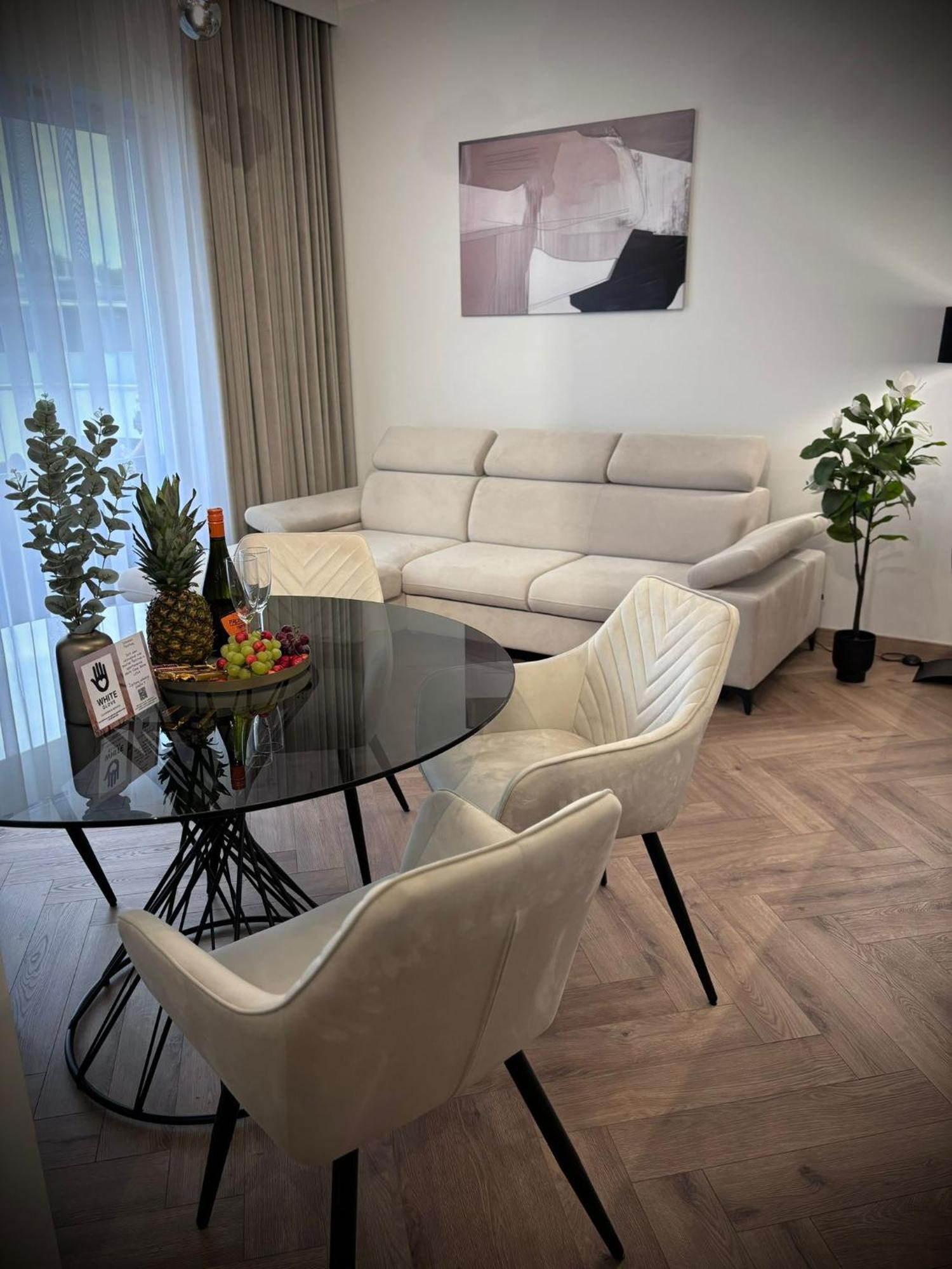 Apartament White Glove Deluxe Lesna * Olsztyn (Warmian-Masurian)
